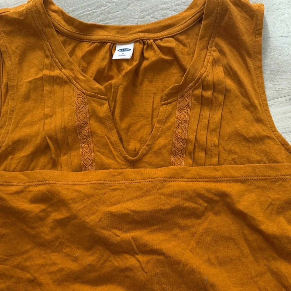 Old Navy Women's Sleeveless Pintuck Tank Top in Mustard